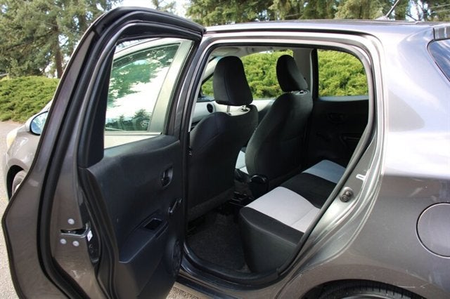 2012 Toyota Yaris 5-Door L1-owner